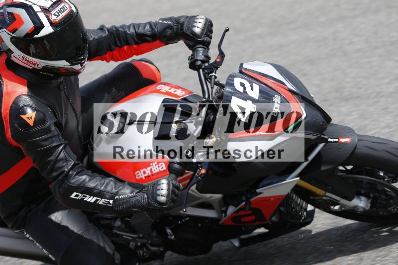 /Archiv-2024/29 12.06.2024 MOTO.CH Track Day ADR/Gruppe blau/42